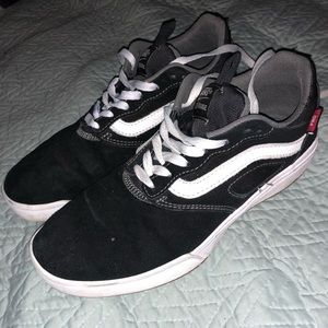 Black vans pro